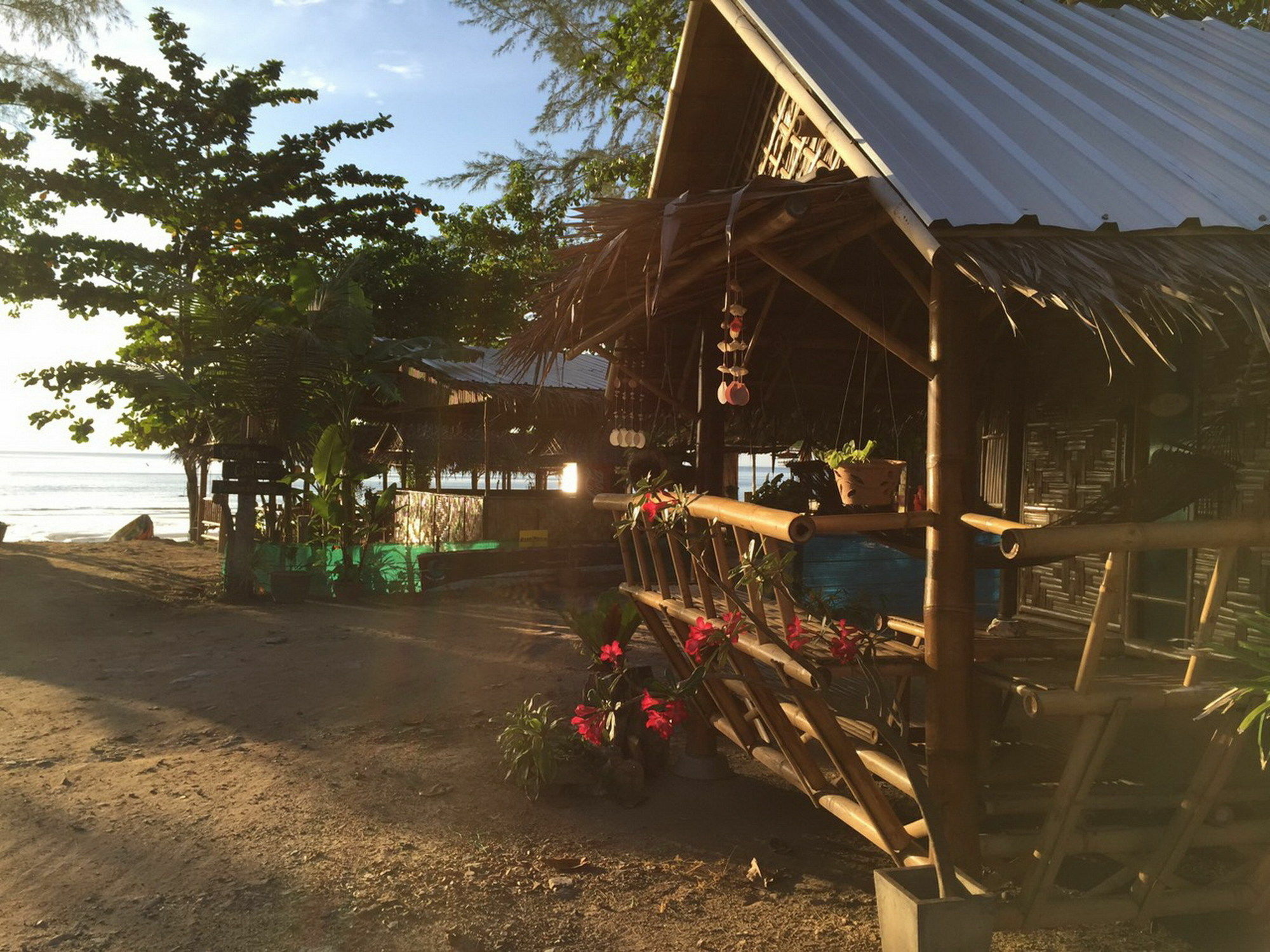 Rann Chalet Beach Side Koh Lanta Exterior photo